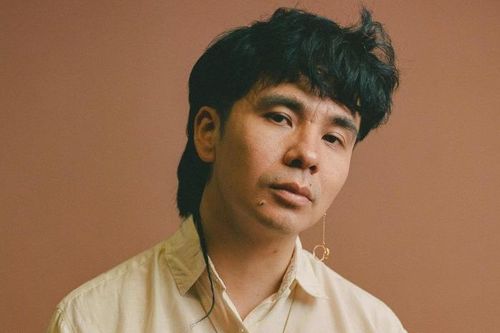 'Hoàng đế xứ Gladness': Khi Ocean Vương khảo sát về gia đình và cái chết