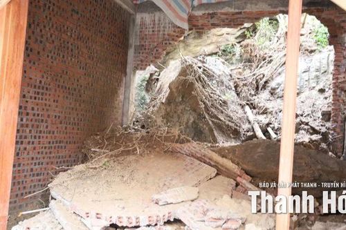 Xuất hiện 5 điểm sạt lở ven núi Linh Trường, xã Hoằng Tiến di dời khẩn cấp 12 hộ dân