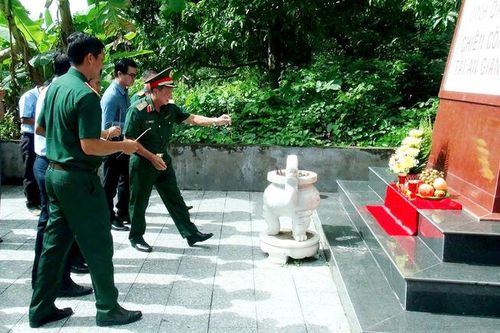 Ban Chỉ huy phòng thủ khu vực 2 tổ chức sinh hoạt truyền thống tại căn cứ cách mạng Ô Tà Sóc