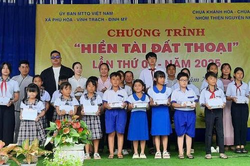 Chương trình 'Hiền tài đất Thoại', chia sẻ yêu thương
