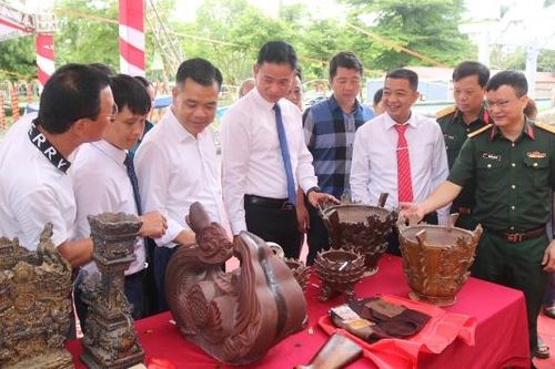 Trân trọng nghĩa cử hiến tặng hiện vật