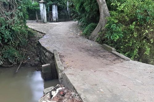Rơi xuống cống khi đi xe máy, một người tử vong