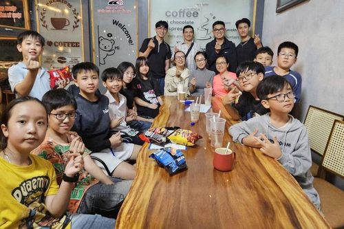 Easy English: Lớp tiếng Anh miễn phí giữa phố núi