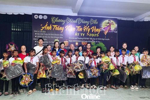Hội Chữ thập đỏ tỉnh Khánh Hòa phối hợp tặng 600 suất quà Tết Trung thu cho học sinh và trẻ em