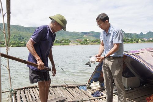 Hết lòng vì dân