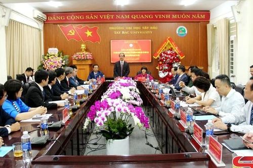 Bộ trưởng Bộ Giáo dục và Đào tạo làm việc tại Trường Đại học Tây Bắc