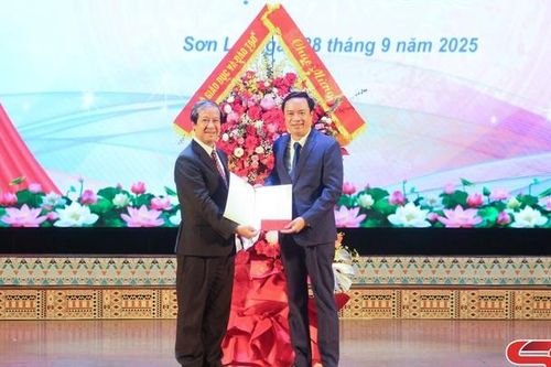 Lễ công bố Quyết định công nhận Hiệu trưởng Trường Đại học Tây Bắc