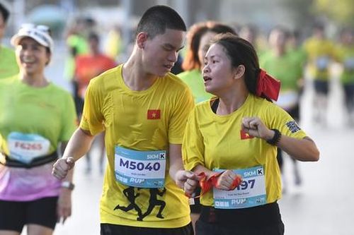 Gần 2.000 vận động viên tranh tài tại giải chạy 'Run for Love'