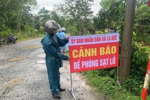 Đà Nẵng: Một người bị nước cuốn khi bơi qua sông, quốc lộ sạt lở do ảnh hưởng bão số 10