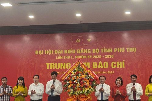 Khai trương Trung tâm Báo chí phục vụ Đại hội Đảng bộ tỉnh Phú Thọ lần thứ I