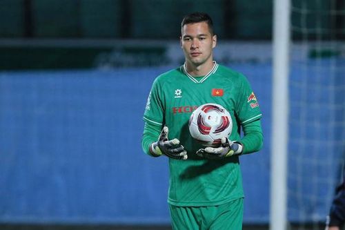 Duyên chưa mỉm cười với Nguyễn Filip