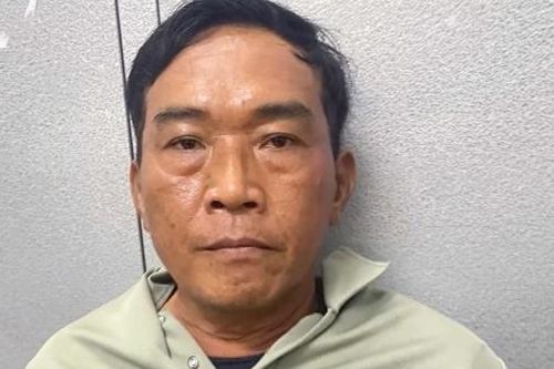 Bắt gã xe ôm 'hạ gục' du khách nước ngoài từ ống tẩu thuốc lá để trộm cắp tài sản