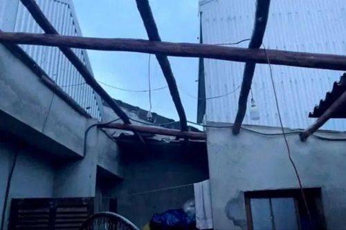 75 ngôi nhà tại Huế bị tốc mái do bão số 10