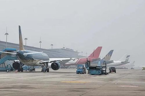 Đóng cửa 4 sân bay, hoãn và hủy hàng loạt chuyến bay vì bão Bualoi