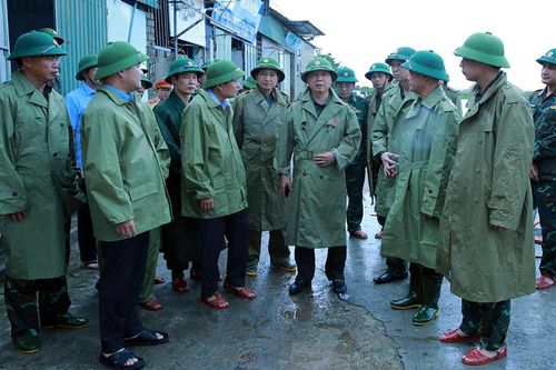 Phó Thủ tướng Trần Hồng Hà kiểm tra công tác ứng phó bão tại Nghệ An, Hà Tĩnh