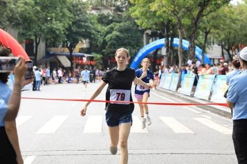 Vận động viên nước ngoài hào hứng tham gia Giải chạy Báo Hànôịmới - Vì hòa bình lần thứ 50