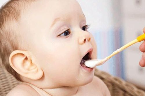 Nắm vững 5 nguyên tắc vàng để hành trình ăn dặm của bé thành công