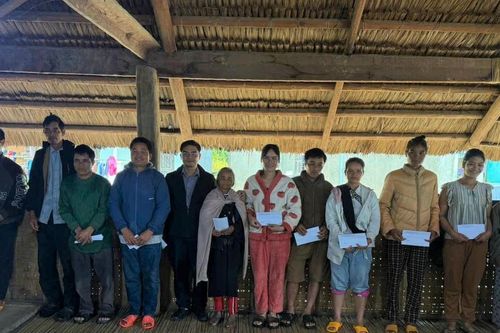 Quảng Ngãi: Thăm hỏi, động viên các hộ dân di dời khỏi vùng có nguy cơ sạt lở