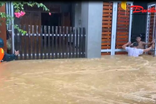 265 hộ dân ở Hà Tĩnh bị cô lập trong nước lũ