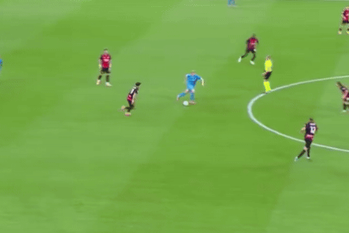 Pha xử lý gây sốt của Modric