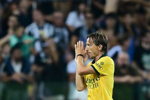 Ở tuổi 40, Modric vẫn làm thay đổi cả Milan