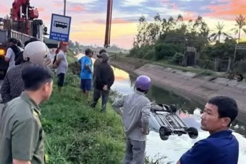 Tai nạn giao thông mới nhất 29/9/2025: ô tô lật xuống kênh, tài xế tử vong