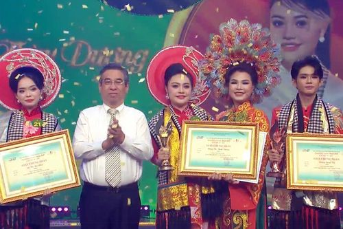 Đặng Thị Thùy Dương đoạt Chuông vàng vọng cổ 2025