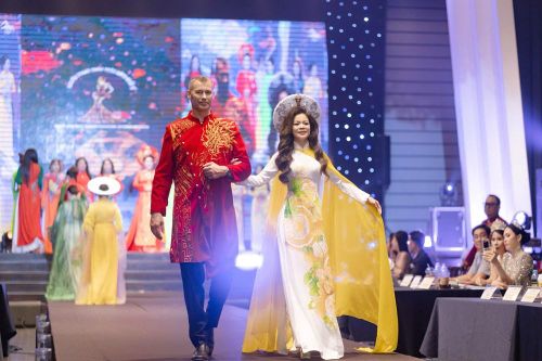 Tân Lê và Dieter Bruhn đăng quang 'Miss & Mister Mighty Entrepreneur International 2025'