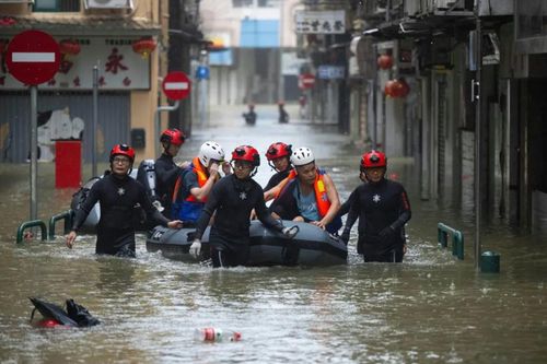 Thế giới ứng phó hiệu quả với bão lũ dồn dập