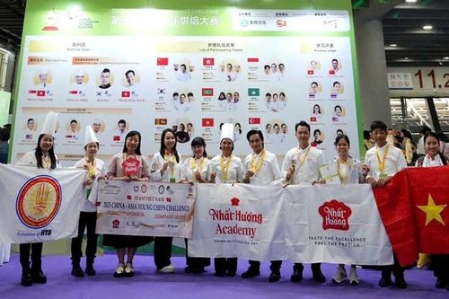 Đội tuyển Đầu bếp Việt Nam tỏa sáng tại Asian Pastry Young Chefs Challenge 2025
