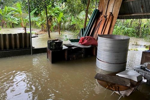 Hoàn lưu sau bão số 10 chia cắt nhiều xã miền Tây Nghệ An