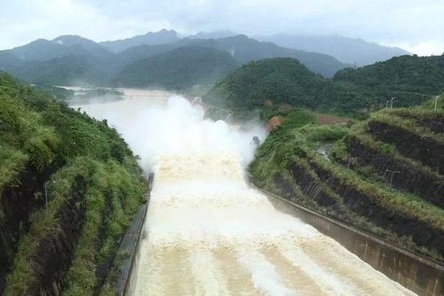 Tăng lưu lượng xả lũ hồ chứa thủy điện Cẩm Thủy 1
