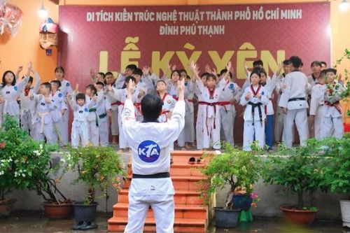 Chuyến xe tử tế tháng 9: Mang nụ cười đến những lớp học đặc biệt