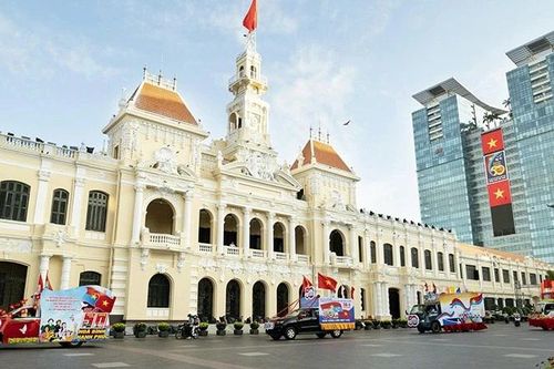 Tổ chức diễu hành xe hoa tuyên truyền Đại hội đại biểu Đảng bộ Thành phố Hồ Chí Minh