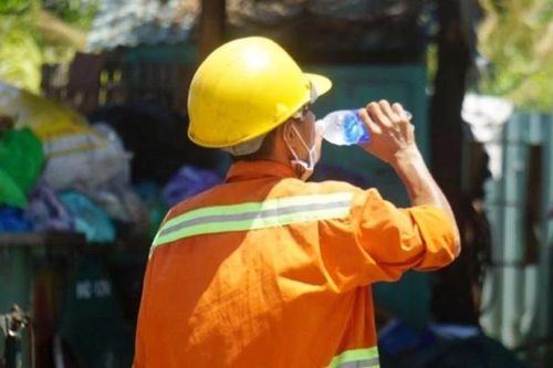 Kiến nghị chính sách, giải pháp bảo đảm an toàn cho người lao động ngoài trời trước biến đổi khí hậu tại Hà Nội