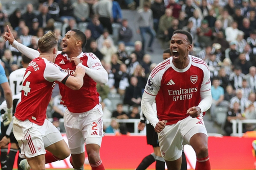 Tin thể thao (29-9): Arsenal lội ngược dòng, Malaysia thừa nhận sai sót trong nhập tịch