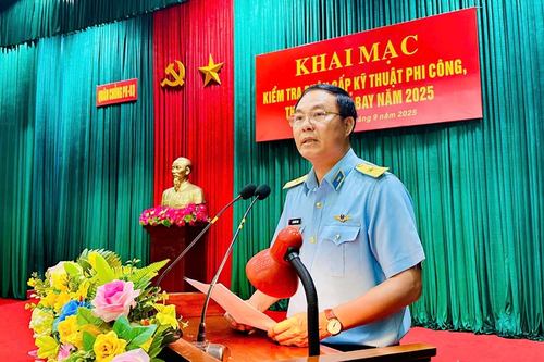 Kiểm tra phân cấp kỹ thuật phi công, thành viên tổ bay tại Trung đoàn Không quân 916