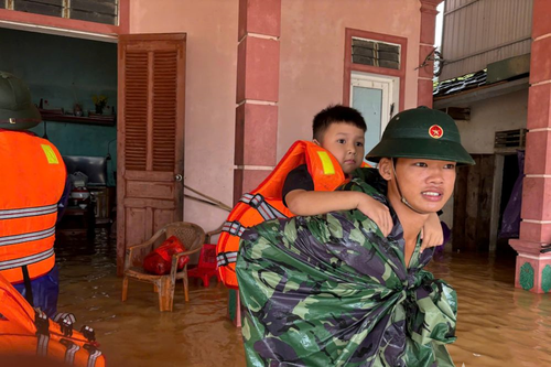 Lữ đoàn Công binh 414 kịp thời triển khai công tác cứu hộ tại xã Vạn An (Nghệ An)