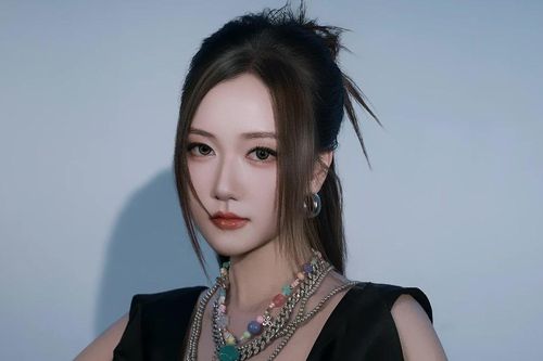 Giọng ca gen Z Thoại Nghi 'lột xác' ngoạn mục, làm việc với 'ông trùm' làm phim trên điện thoại kết hợp với AI