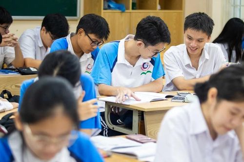 UNLOCK THE IELTS 2025 'cập bến' trường THPT Cầu Giấy (Hà Nội), đề thi được thí sinh đánh giá cao