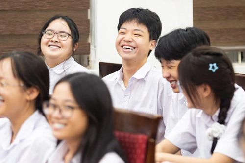 UNLOCK THE IELTS 2025 'đổ bộ' THPT Yên Hòa: 'Ngoại ngữ là chìa khóa hội nhập quốc tế'