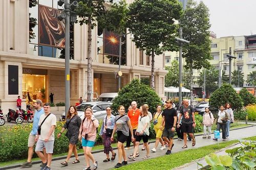 Thị trường du lịch cuối năm 2025: Sôi động tour tuyến, nhộn nhịp đường bay