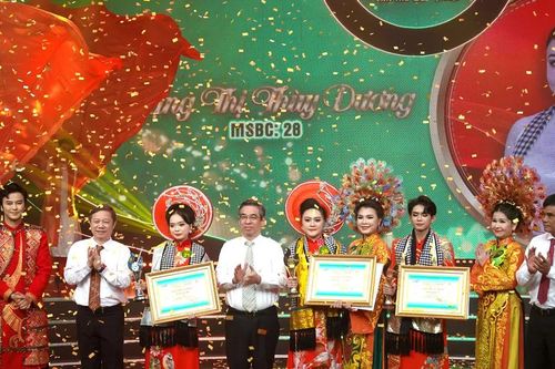 Đặng Thị Thùy Dương đoạt Chuông Vàng vọng cổ 2025