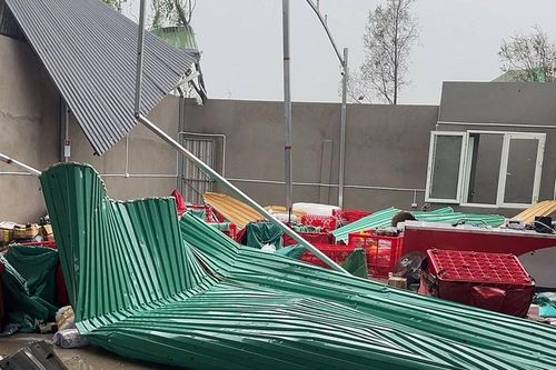 Nghệ An tan hoang sau một đêm bão Bualoi càn quét