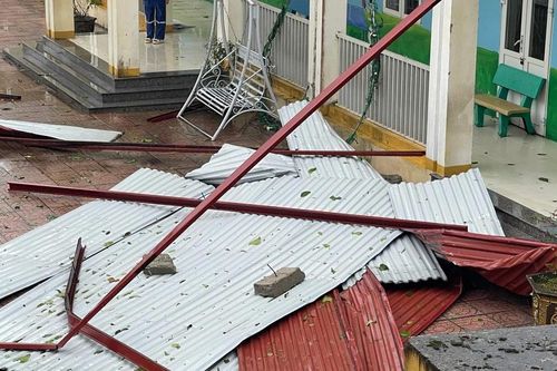 Trường học miền Trung chồng chất khó khăn khi 'bão sau dồn bão trước'