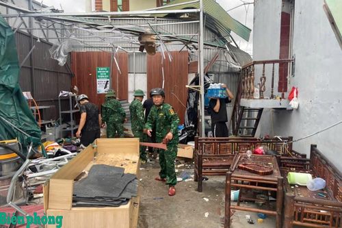 BĐBP tỉnh Hưng Yên giúp dân khắc phục hậu quả dông lốc