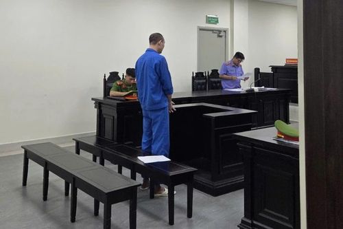 Đâm vợ 11 nhát dao khi phát hiện tin nhắn xưng 'vợ, chồng' với người lạ