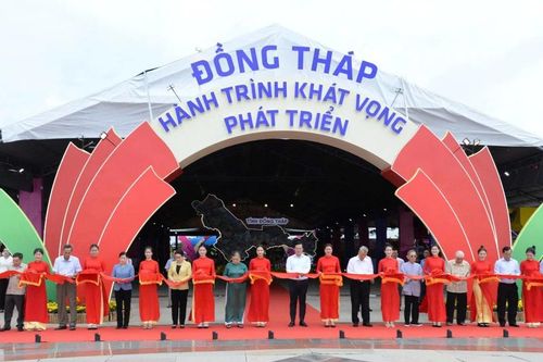 Triển lãm Hành trình khát vọng chào mừng Đại hội Đảng tỉnh Đồng Tháp