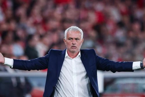 Vừa trở lại ghế huấn luyện, Jose Mourinho đã bị khiếu nại