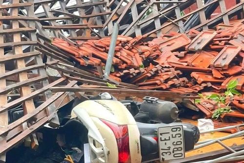 Hải Phòng: Nhà sập, mái tôn bay khắp nơi sau khi xuất hiện 'vòi rồng'